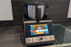 Viel Fläche und viel Gewicht: Der PrimoChef zählt im Test zu den größeren Kochassistenten und bekommt am besten einen festen Platz auf der Arbeitsplatte. (Foto: Testsieger.de).