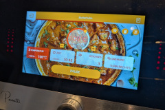 Die Rezeptführung am Bildschirm ist im Test gut erklärt und verständlich aufbereitet auch wenn der Touchscreen nicht jede Eingabe sofort erkennt. (Foto: Testsieger.de).