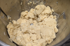 Kneten kann er gut: Selbst fast ein Kilogramm Mürbeteig bearbeitet der PrimoChef im Test sauber und das Ergebnis überzeugt. (Foto: Testsieger.de).