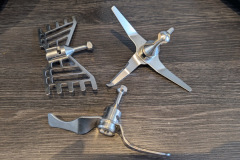 Viel Metall, viel Hitze: Die Einsätze sind komplett aus Metall gefertigt und lassen sich im Test nach dem Kochen nur mit einem Tuch wechseln. (Foto: Testsieger.de).