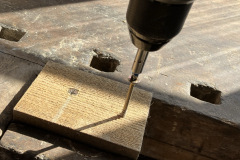 Beim Eindrehen in Hartholz zeigt der Parkside gute Kontrolle und ausreichend Kraft. Der Drehmomentring ist gut ablesbar und griffig. (Foto: Testsieger.de)