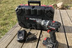 Schrauber, 2-Amperestunden-Akku, Ladegerät mit 2,4 Ampere und die stabile Transportbox auf einen Blick. Ein vollständiges Set, das sofort einsatzbereit ist. (Foto: Testsieger.de)