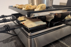 Ein normal gefülltes Pfännchen braucht seine Zeit, bräunt dafür aber gleichmäßig, und die Bauhöhe verhindert zuverlässig Kontakt mit der Heizspirale. (Foto: Testsieger.de).