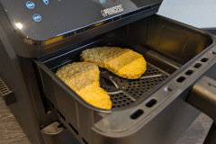 Snack-Gerichte gelingen zuverlässig: Hähnchennuggets und ähnliche Produkte werden im Test gleichmäßig gegart und angenehm knusprig. (Foto: Testsieger.de)