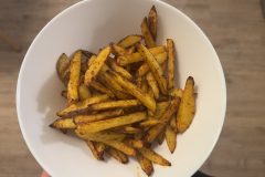 Direkt servierfertig: Die Princess 182280 schafft große Portionen Kartoffelspalten, geschmacklich solide, aber ohne perfekte Knusprigkeit. (Foto: Testsieger.de)