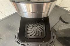 Viel Platz für große Portionen: Der 8-Liter-Korb der Princess 182280 ist ideal für Familien oder Haushalte mit mehreren Personen. (Foto: Testsieger.de)