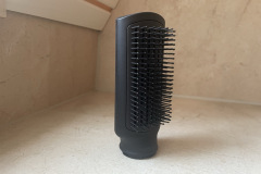 Für glatte und geschmeidige Ergebnisse: Die Glättbürste des Princess Airstyler Pro sorgt für ein frizzfreies und glattes Finish. (Bild: Testsieger.de)