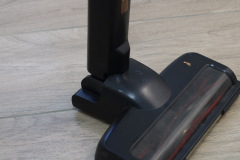 Wenn wir das Knickgelenk fest einrasten, lässt sich der Princess auch sicher hinstellen. (Foto: Testsieger.de)