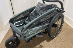 Der Qeridoo Kidgoo 1 lässt sich platzsparend zusammenklappen und überzeugt bereits im ersten Eindruck mit hochwertiger Verarbeitung und durchdachtem Design. (Foto: Testsieger.de)