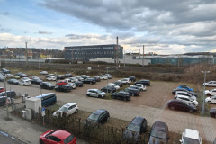 In dieser Szene mit vielen Details und unterschiedlichen Lichtverhältnissen liefert die Hauptkamera eine insgesamt ausgewogene Darstellung. (Foto: Testsieger.de)