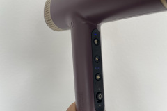 Die LED-Anzeige zeigt die gewählte Stufe klar an, die runden Tasten bieten einen eindeutigen Druckpunkt und eine gut lesbare Beschriftung. (Foto: Testsieger.de)