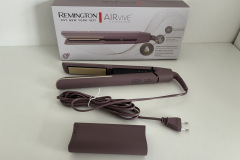 Zum Lieferumfang des Remington AIRvive S8930 gehören neben dem Glätteisen auch eine praktische Hitzeschutzkappe und eine verständliche Bedienungsanleitung. (Foto: Testsieger.de)