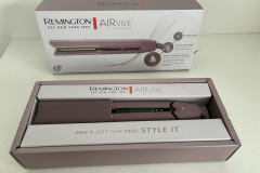 Schon beim Auspacken hinterlässt das Remington AIRvive S8930 mit seinem eleganten Farbkonzept und der ordentlich präsentierten Aufmachung einen hochwertigen Eindruck. (Foto: Testsieger.de)