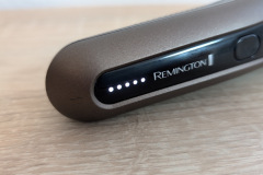 Laufzeit auf einen Blick: Die fünfstufige LED-Anzeige informiert über den Akkustand – auch wenn die verbleibende Rasurdauer nicht exakt ausgewiesen ist. (Foto: Testsieger.de)