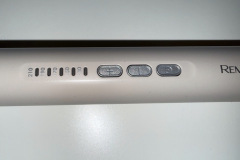 Die Steuerung gelingt angenehm direkt. Fünf Temperaturstufen von 130 bis 210 Grad Celsius und die gut verständliche Bedienung machen den Styler schnell alltagstauglich. (Foto: Testsieger.de).