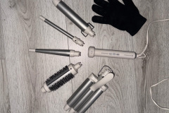 Als vielseitiges Einstiegsgerät sammelt der Trendology vor allem mit seiner breiten Auswahl an Aufsätzen Pluspunkte. Enge Locken, Beach Waves und Blowout-Looks lassen sich mit nur einem Set umsetzen. (Foto: Testsieger.de).