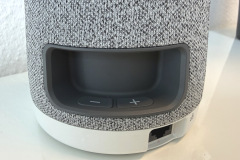 Die Lauter und Leiser Tasten reagieren im Test zuverlässig und besitzen einen klaren Druckpunkt. (Foto: Testsieger.de)