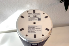 Das zentral sitzende Stativgewinde an der Unterseite des Ricoh PFU 360 Meeting Hubs ermöglicht flexible Aufstellungsmöglichkeiten und erweitert den ohnehin schon vielseitigen Einsatzbereich im Büroalltag. (Foto: Testsieger.de)