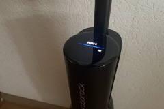 Das intuitive Info-Display am Griff des Roborock F25 ACE zeigt wichtige Informationen wie den Akkustand, den Reinigungsmodus und den WLAN-Status auf einen Blick. (Foto:Testsieger.de)