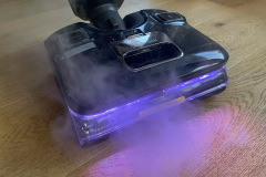 Gegen hartnäckige Flecken: Der Steam Modus löst Verschmutzungen zuverlässig, kleinere Flecken verschwinden meist nach zwei Durchgängen. (Foto: Testsieger.de).