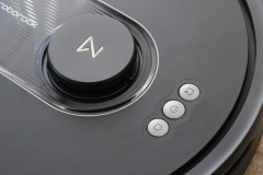 Drei physische Tasten ermöglichen eine manuelle Steuerung direkt am Gerät – etwa für Start, Pause oder Rückkehr zur Basis. (Foto: Testsieger.de)