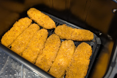 Nuggets gelingen der SatisFry im Test zuverlässig und gleichmäßig, mit stimmiger Bräunung und konsistenten Ergebnissen über mehrere Stücke hinweg. (Foto: Testsieger.de).