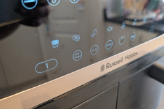 Mit neun Automatikprogrammen sowie Match-, Synchronisations- und Delay-Funktion ist die Ausstattung praxisnah, die Menü-Taste wirkt in ihrer Benennung aber etwas irreführend. (Foto: Testsieger.de).