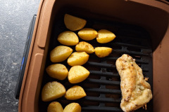 Die Bräunung gelingt insgesamt gut, allerdings zeigt sich im Garraum ein spürbares Hitzegefälle mit ungleichmäßigen Ergebnissen. (Foto: Testsieger.de)