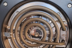 Das System arbeitet mit Ober- und Unterhitze und sorgt so für eine gleichmäßigere Garverteilung als klassische Airfryer. (Foto: Testsieger.de)