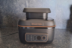 Das stimmige Design und die solide Verarbeitung machen den Multikocher zu einem optisch gelungenen Küchengerät. (Foto: Testsieger.de)