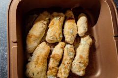 Dank Antihaftbeschichtung haftet das Grillgut kaum an und lässt sich problemlos entnehmen. (Foto: Testsieger.de)