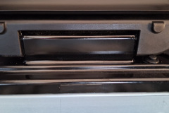 Am Scharnier zeigt sich etwas Spiel, das die Funktion im Alltag jedoch nicht beeinträchtigt. (Foto: Testsieger.de)