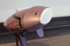 Für empfindliche Textilien wie Tüll oder Seide bietet der Steam Genie einen speziellen Aufsatz. (Foto: Testsieger.de)