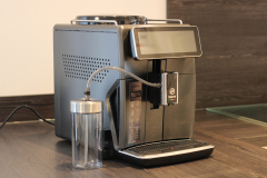 Saeco Xelsis Suprema SM8889/00 Kaffeevollautomat Gesamtansicht schräg seitlich