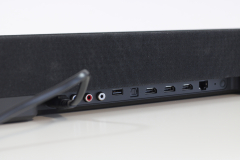 Sennheiser AMBEO Soundbar Plus Nahaufnahme Rückseite mit Anschlüsse