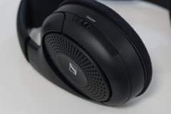 Sennheiser RS 120-W TV-Kopfhörer Nahansicht linker Ohrhörer