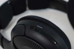 Sennheiser RS 120-W TV-Kopfhörer Einschalter an linkem Ohrhörer