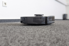 Shark AI360 Self-Empty Saugroboter RV2500SEU Ansicht der Kratzer auf dem gehäuse von der Seite