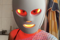 Rot und Infrarot für ein ruhigeres Hautbild: Die Rot- und Infrarot-Routine läuft sechs Minuten und ist im Test klar auf Rötungen und einen glatter wirkenden Teint ausgelegt. (Foto: Testsieger.de).