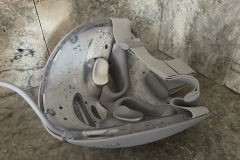 Durchdacht gepolstert: Silikon an Stirn und über den Augen sowie die Metall Kühlpads unter den Augen sind die einzigen Kontaktstellen, während 178 LEDs das restliche Gesicht flächig abdecken. (Foto: Testsieger.de).