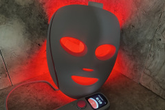 Alles im Blick: Der Behandlungsfortschritt ist direkt auf der Fernbedienung sichtbar und macht die tägliche Nutzung angenehm selbsterklärend. (Foto: Testsieger.de).