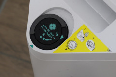 Nahaufnahme der Duftkapsel des Shark Staubsaugers, die sich durch einen Drehmechanismus einstellen lässt. (Foto: Testsieger.de)