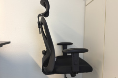 Die Seitenansicht verdeutlicht die ergonomische Form – besonders die Synchronmechanik sorgt für dynamisches Sitzen. (Foto: Testsieger.de)