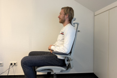 In aufrechter Sitzposition bietet der Sihoo M59AS eine gute Unterstützung im Lendenbereich, die Wirbelsäule bleibt in natürlicher Haltung. (Foto: Testsieger.de)