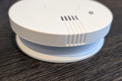 Klein, stabil und unauffällig: Das robuste Gehäuse überzeugt trotz einfacher Materialanmutung durch gute Stabilität. (Foto: Testsieger.de)