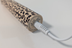 Schnell wieder einsatzbereit: Trotz proprietärem Anschluss punktet die E-Brush mit einer kurzen Ladezeit von rund fünf Stunden. (Foto: Testsieger.de)