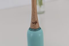 Kleines Detail, große Wirkung: Die Lasergravur am Hals des Bürstenkopfes unterstreicht die hochwertige Verarbeitung. (Bild: Testsieger.de)