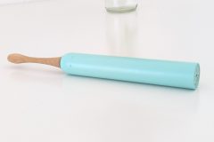 Minimalistisches Gehäuse: Die Smyle E-Brush kommt ohne Gummierungen aus, liegt aber trotzdem sicher und angenehm in der Hand. (Bild: Testsieger.de)
