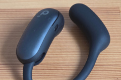 Soundcore setzt auf physische Tasten statt Touch und vermeidet damit unbeabsichtigte Eingaben, die Bedienung funktioniert auf Anhieb präzise und frustfrei. (Foto: Testsieger.de)