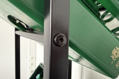 Die Verbindungspunkte sitzen insgesamt sauber, bei den Schrauben zeigt der Test aber ein unnötiges Qualitätsrisiko. Eine Schraube war nach der Erstmontage bereits durchgedreht. (Foto: Testsieger.de)